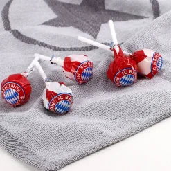 Fußballtasse für Bayern Fans mit Süßigkeiten gefüllt