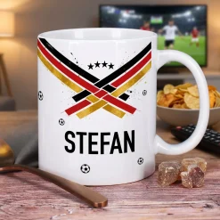 Fußball Tasse mit Name und Deutschland Flagge Schwarz Rot Gold | Geschenk für Fußballer zur WM & EM