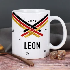 Fußball Tasse mit Name und Deutschland Flagge Schwarz Rot Gold | Geschenk für Fußballer zur WM & EM