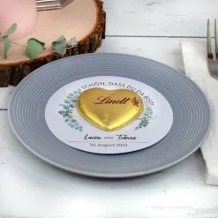 Gastgeschenk - Eukalyptus - mit Lindt Schokoherz auf bedruckter Karte