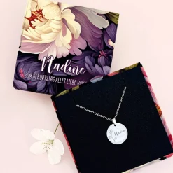 Geburtsblumen-Halskette mit Name in persönlicher Geschenkbox