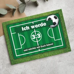 Geburtstagseinladung mit Fußballfeld und Ihren Wunschtexten