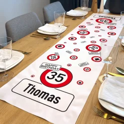 Geburtstags-Tischläufer mit Verkehrszeichen, Alter & Name - in zwei Längen