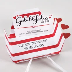 Geduldsfaden-Armband zum Muttertag in personalisierter Geschenkbox