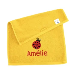 Gelbes Kinderhandtuch mit Marienkäfer und Name bestickt, 3 Größen auswählbar