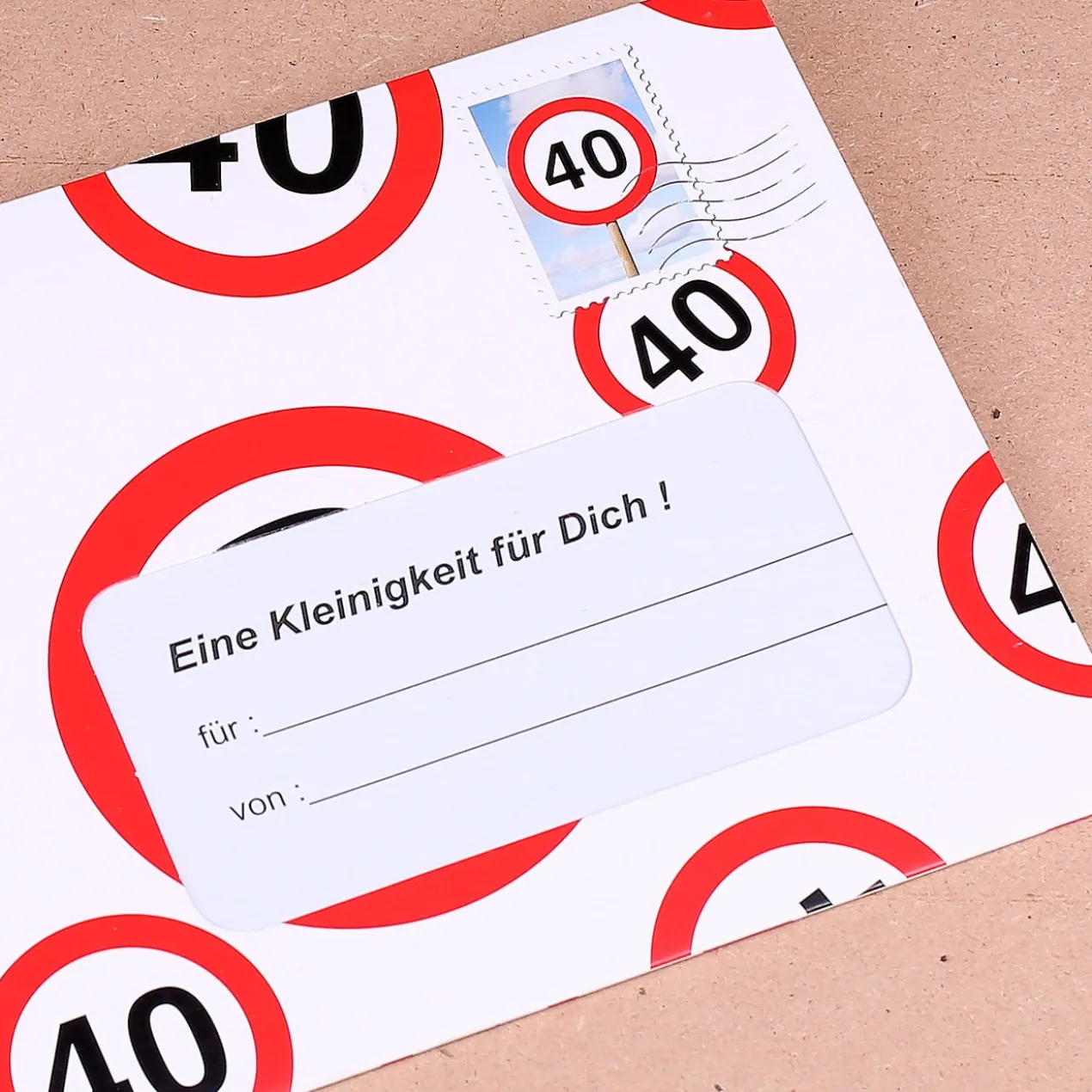Geldumschlag mit Verkehrszeichen zum 40. Geburtstag