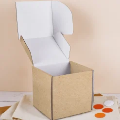 Geschenkbox für Tassen und andere Kleinigkeiten | Danke-Motiv mit Blumen im Kraftpapierlook