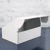 Geschenkkarton aus der Weihnachtspost-Filiale mit Name bedruckt