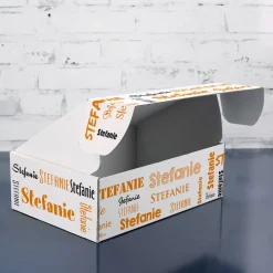 Geschenkkarton mit Wunschtext und Name in verschiedenen Schriftarten - orange