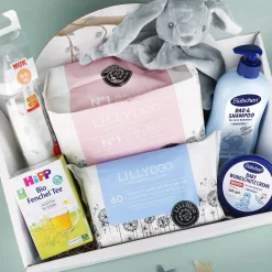 Geschenkkorb mit Aufdruck als Geschenk zur Geburt