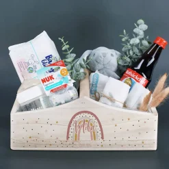 Geschenkkorb mit Regenbogenmotiv mit Name und Datum für Mädchen oder Jungen