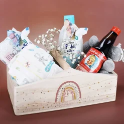 Geschenkkorb mit Regenbogenmotiv mit Name und Datum für Mädchen oder Jungen