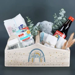 Geschenkkorb mit Regenbogenmotiv mit Name und Datum für Mädchen oder Jungen
