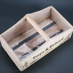 Geschenkkorb zur Hochzeit mit Namen, Datum & Blüten