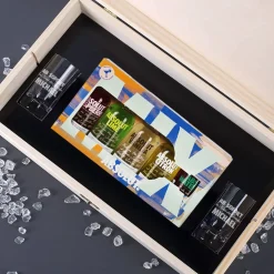 Geschenk-Set aus 5 Flaschen Vodka mit 2 gravierten Vodka-Gläsern in bedruckter Holzkiste
