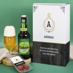 Geschenkset mit Bierglas, Bier und Snack