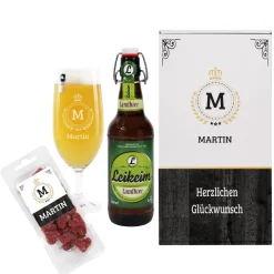 Geschenkset mit Bierglas, Bier und Snack