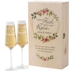 Geschenkset mit Holzbox und zwei Sektgläsern zur Hochzeit
