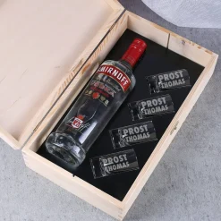 Geschenk-Set mit Smirnoff Vodka und 4 Vodkagläser in bedruckter Holzkiste