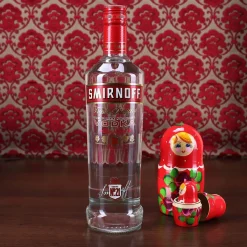 Geschenk-Set mit Smirnoff Vodka und 4 Vodkagläser in bedruckter Holzkiste