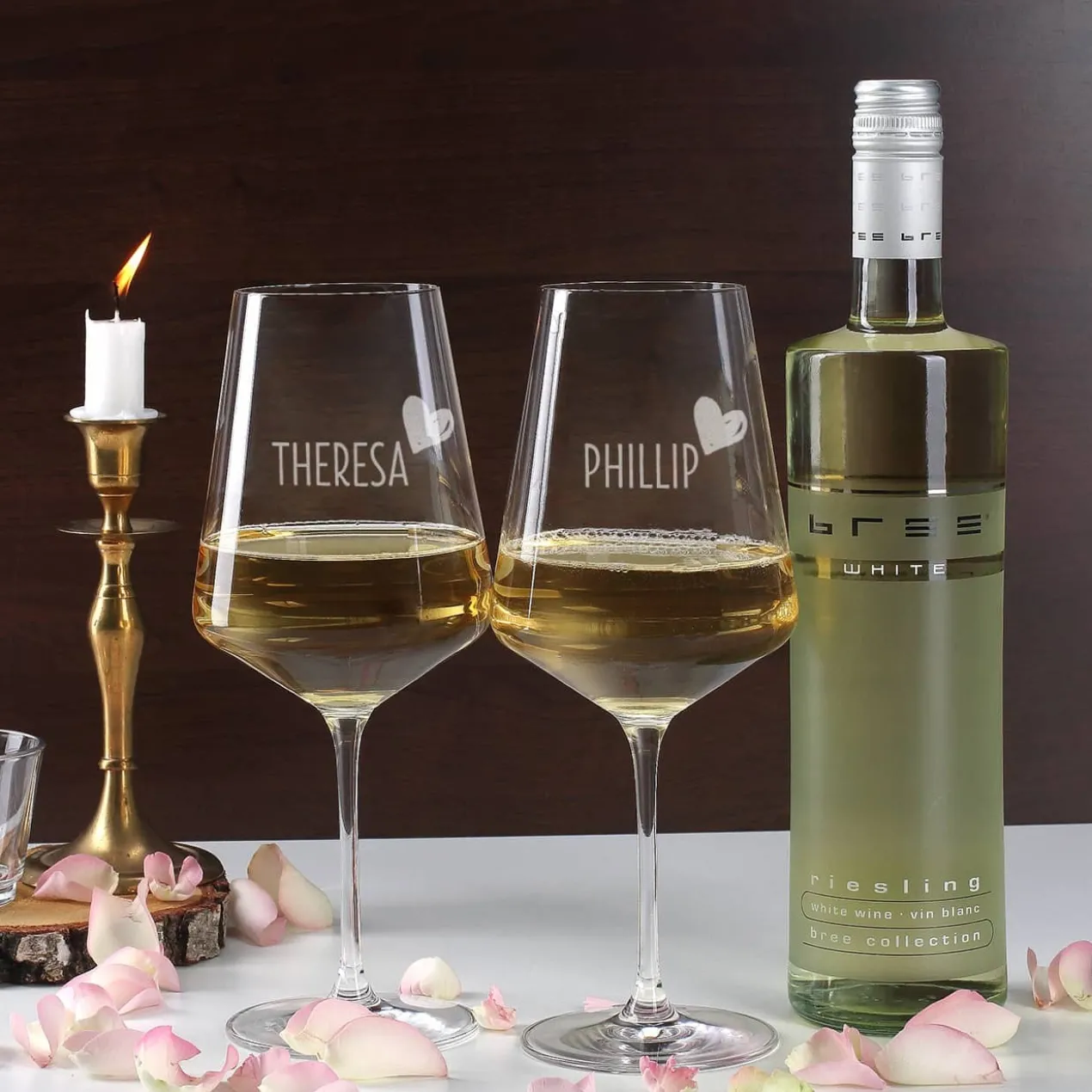 Geschenkset mit zwei gravierten Weingläsern und Wein in bedruckter Geschenkbox