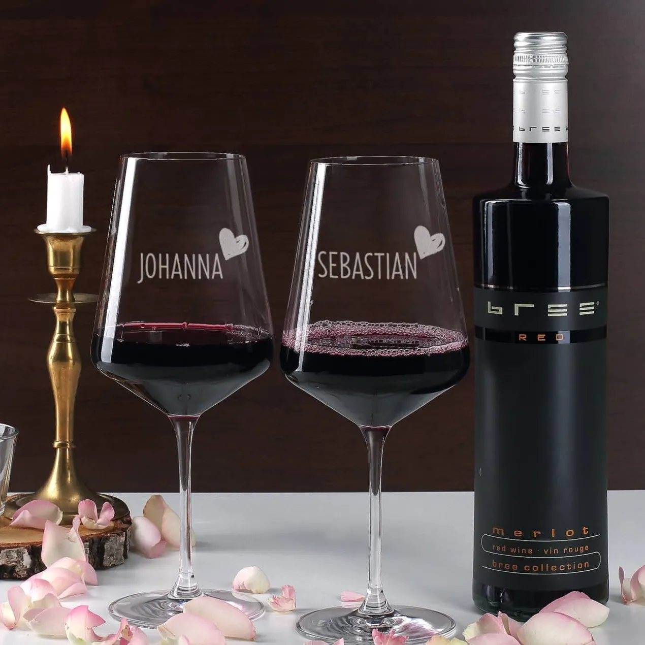 Geschenkset mit zwei gravierten Weingläsern und Wein in bedruckter Geschenkbox