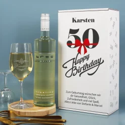 Geschenkset zum 50. Geburtstag mit graviertem Weinglas und Weinflasche in bedruckter Geschenkbox