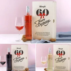 Geschenkset zum 60. Geburtstag mit graviertem Weinglas und Flasche in bedruckter Holzbox