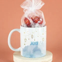 Geschenkset zu Ramadan mit personalisierter Tasse im Laternen-Design und süßer Füllung nach Wahl