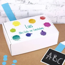 Geschenkset zur Einschulung mit buntem Motiv und Namensaufdruck