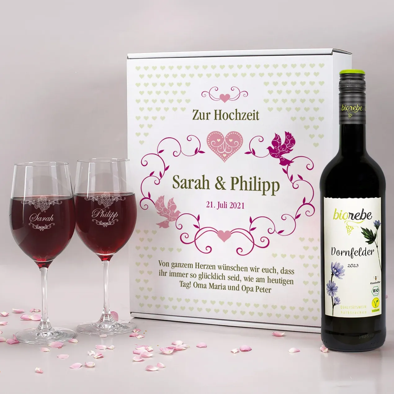 Geschenkset zur Hochzeit - Weingläser und Flasche in persönlichem Geschenkkarton