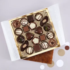 Geschenkset zu Weihnachten mit Lindt Pralinen und Wein in Geschenkbox