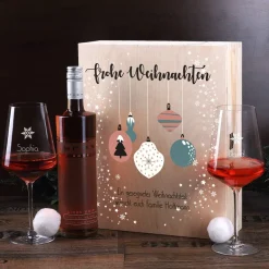 Geschenkset zu Weihnachten mit persönlicher Holzbox und zwei gravierten Weingläsern