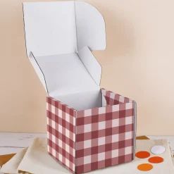 Geschenkverpackung für Tassen zum Muttertag | Geschenk Box mit Karomuster, Spruch & Schmetterling Motiv