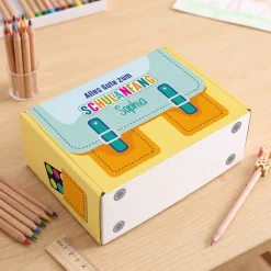 Geschenkverpackung zur Einschulung personalisiert mit Name | Schulranzen Design