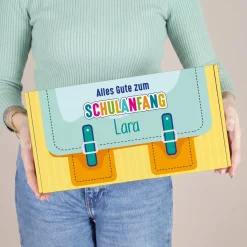 Geschenkverpackung zur Einschulung personalisiert mit Name | Schulranzen Design