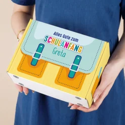Geschenkverpackung zur Einschulung personalisiert mit Name | Schulranzen Design