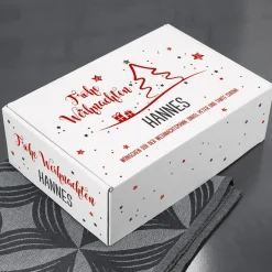 Geschenkverpackung zu Weihnachten - mit Name, Wunschtext und Sternen