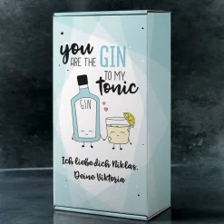 Gin-Set mit zwei Gläsern in bedruckter Verpackung