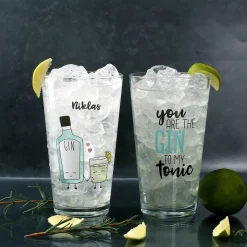 Gin-Set mit zwei Gläsern in bedruckter Verpackung