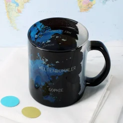 Glastasse mit Magic Effekt und Gravur - Weltenbummler
