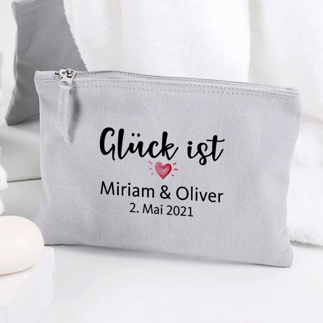 Glück ist... Beautycase mit Wunschtext