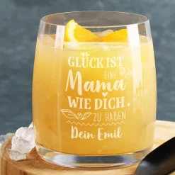 Glück ist... - Graviertes Trinkglas zum Muttertag mit Text