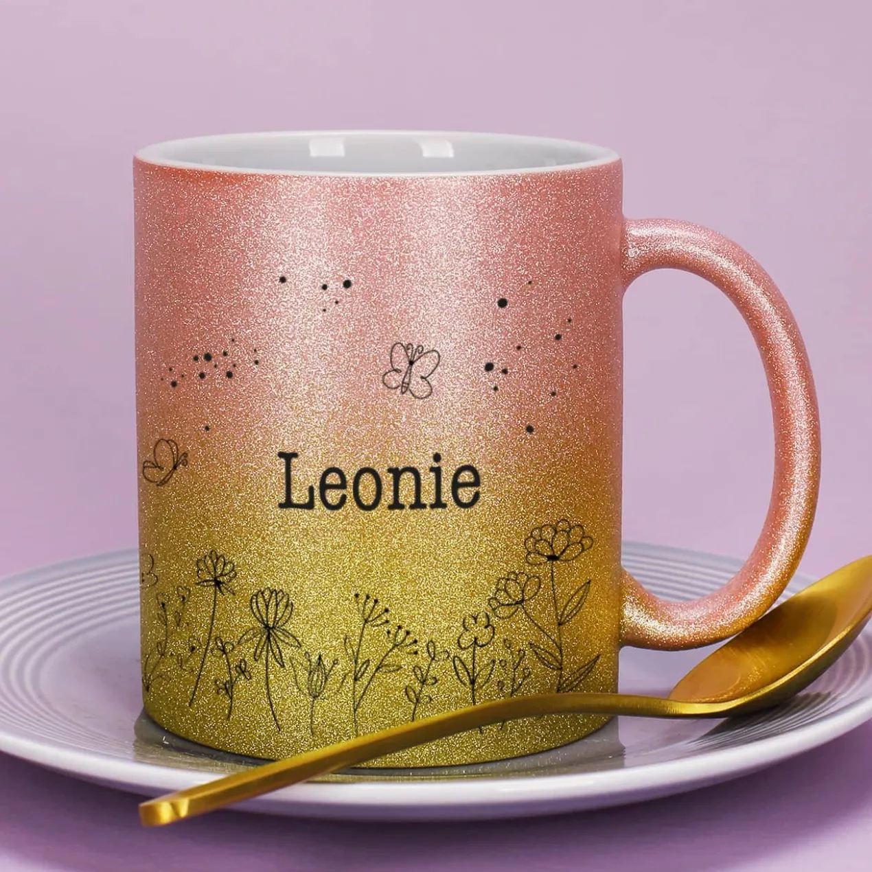 Glitzertasse mit Blumenwiese und Ihrem Wunschnamen bedruckt