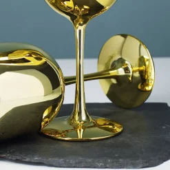 Glänzender Weinkelch in pink oder gold mit Krone und Wunschname