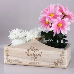 Goldene Hochzeit - Pflanzkorb mit Namen und Blüten graviert