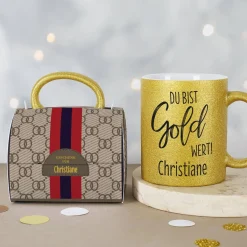 Goldtasse "Du bist Gold wert" mit Name in Tassentasche im Designer-Look