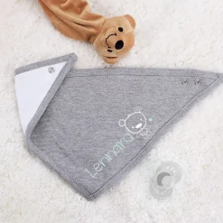 Graues Halstuch mit Teddybär und Name als Geschenk zur Geburt