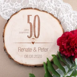 Gravierte Baumscheibe zur Goldenen Hochzeit mit Namen und Datum