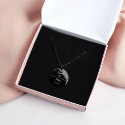 Gravierte Halskette mit Herz, Namen und Datum - in Silber, Schwarz oder Roségold